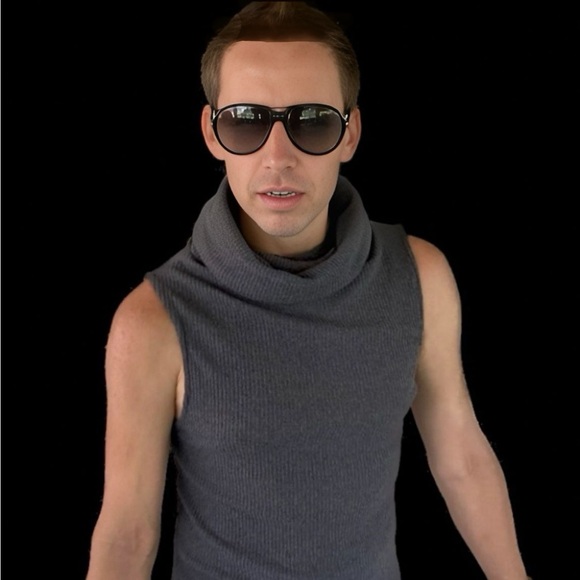 Jordan Sarracino Designs Gray Knit Vest - Picture 2 of 2